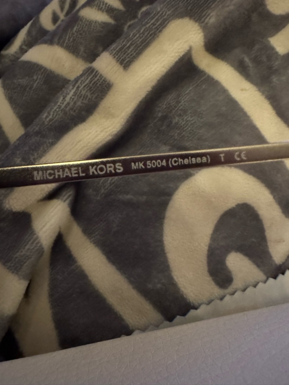 EUC Michael Kors Women's
Chelsea aviator sunglasses (model
MK5004) - Picture 9 of 10